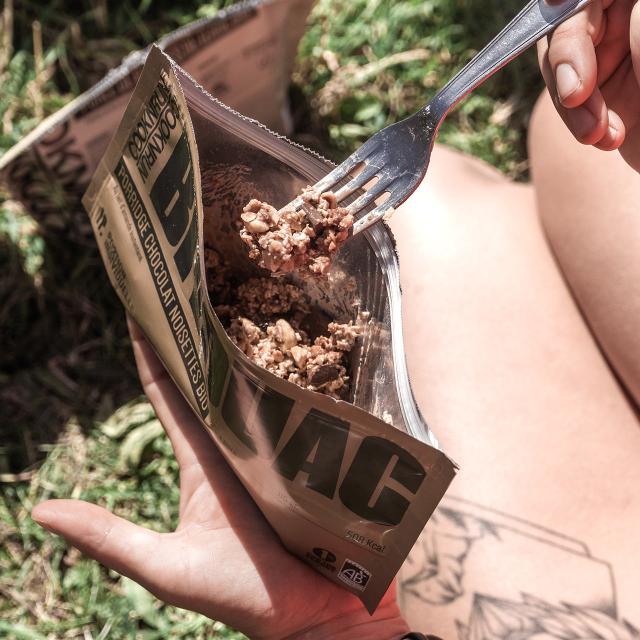 Bivouac_porridge_chocolat_noisettes_2048x2048_5f164a3d-adb2-48a1-b96e-e7d2fde3b769.jpg